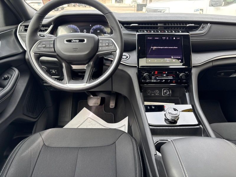 New 2025 Jeep Grand Cherokee L Laredo X 4x4Image 7