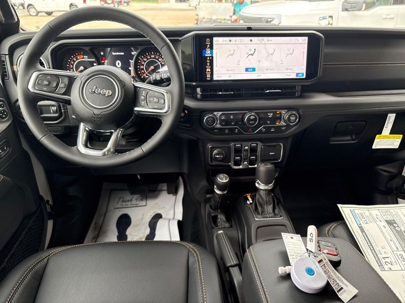 2025 Jeep Wrangler 4-door SaharaImage 6
