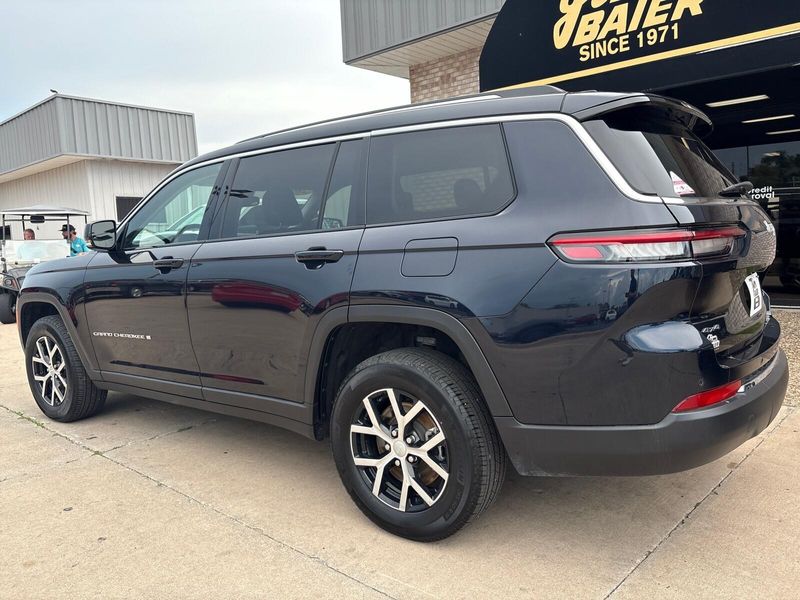 Used 2024 Jeep Grand Cherokee L LimitedImage 11