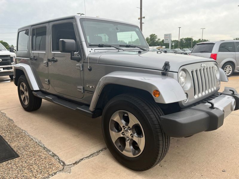 2017 Jeep Wrangler Unlimited SaharaImage 7