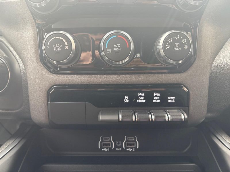 New 2027 RAM 1500 Express Crew Cab 4x4 5