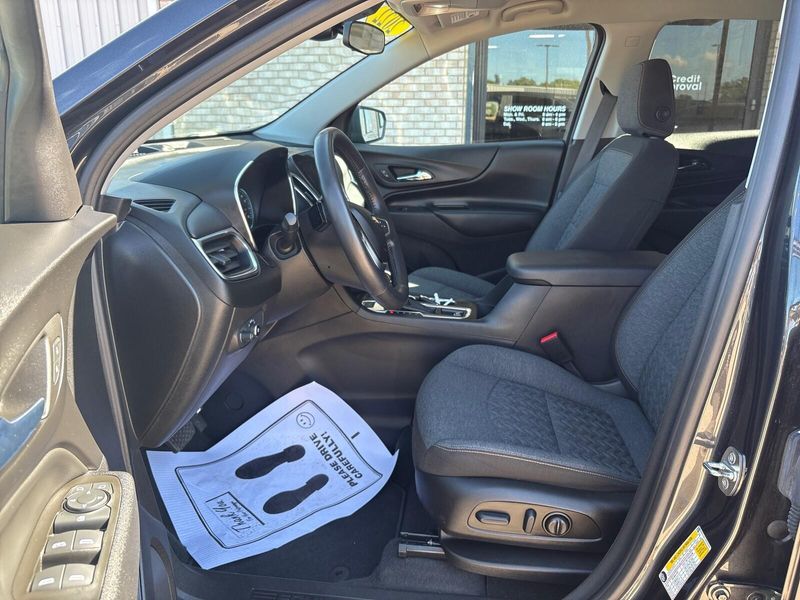 Used 2022 Chevrolet Equinox LTImage 3