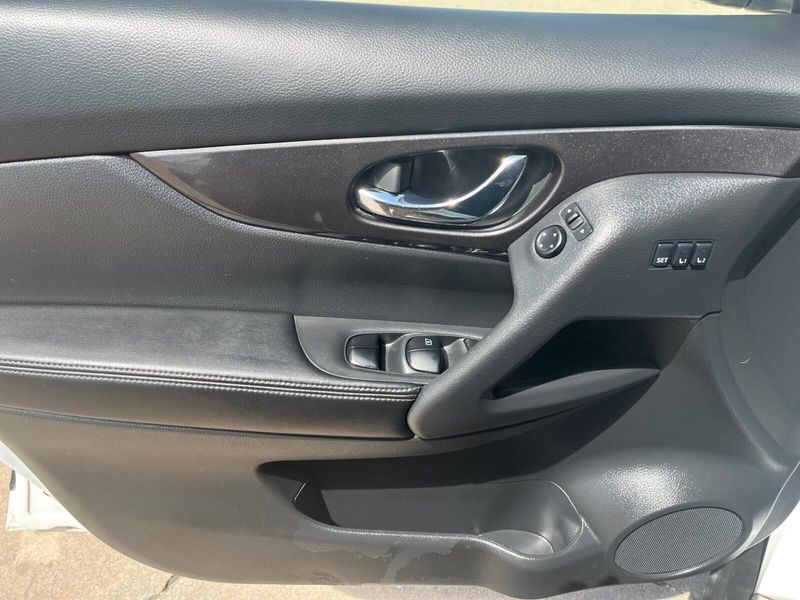 2019 Nissan Rogue SVImage 13