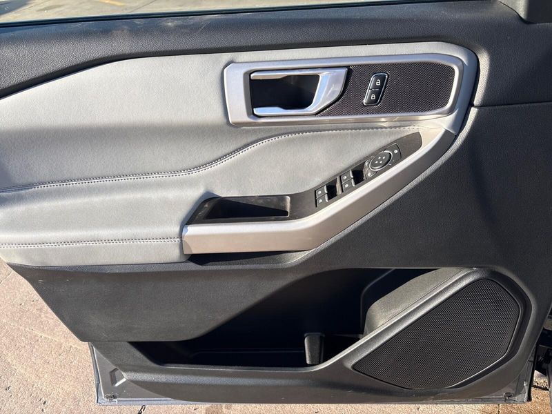 Used 2023 Ford Explorer XLTImage 13