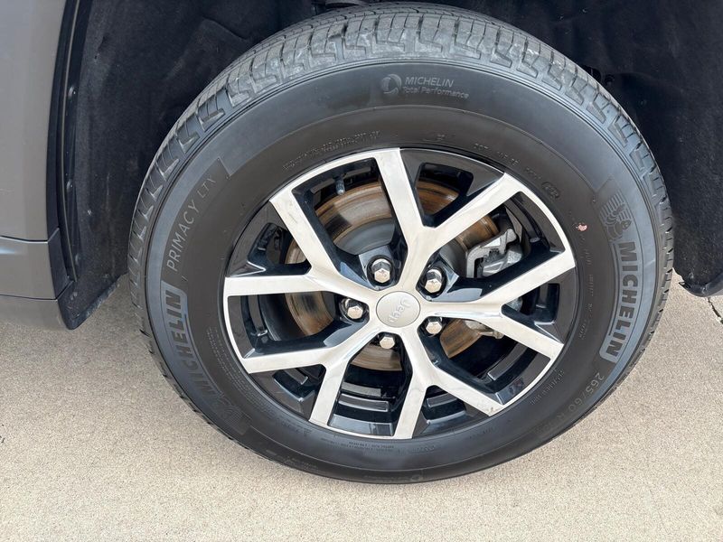Used 2024 Jeep Grand Cherokee L LimitedImage 12