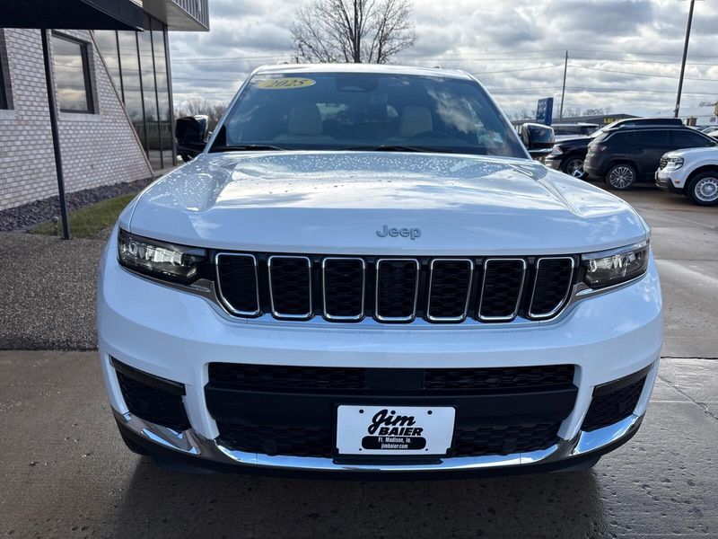New 2025 Jeep Grand Cherokee L Limited 4x4Image 8