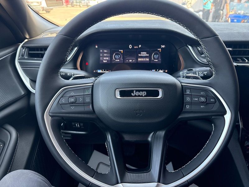 New 2025 Jeep Grand Cherokee L Laredo X 4x4Image 15