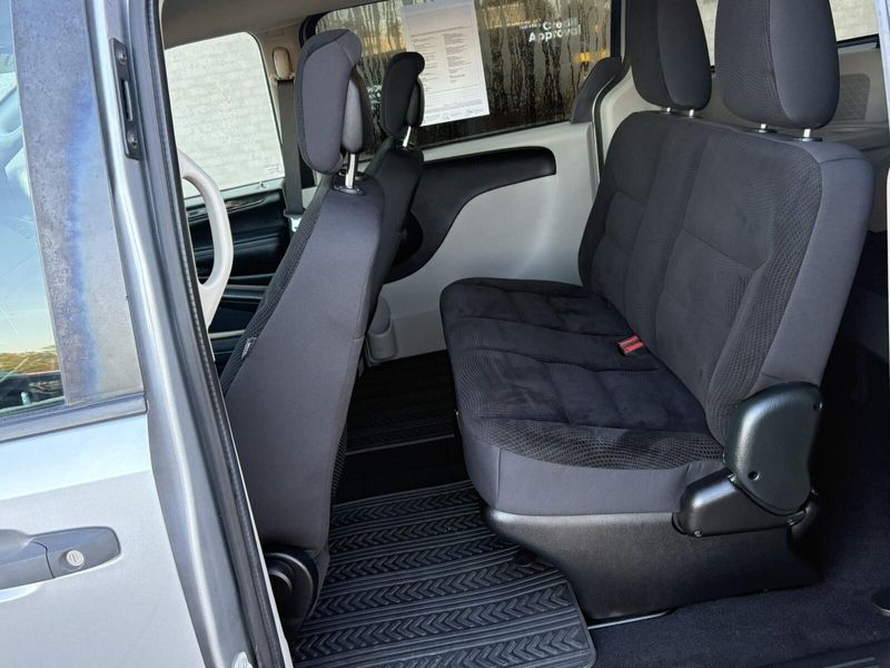 Used 2019 Dodge Grand Caravan SEImage 4
