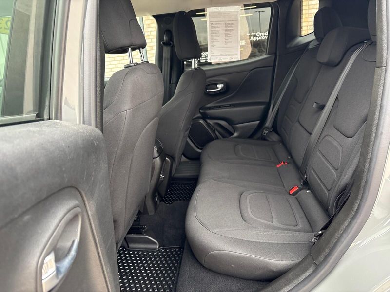 Used 2022 Jeep Renegade LatitudeImage 4