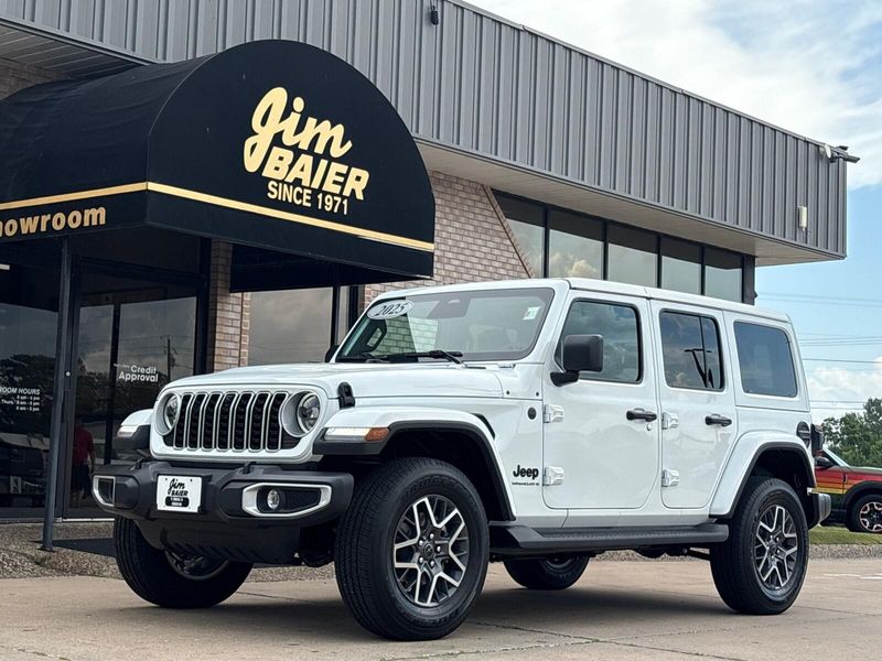 2025 Jeep Wrangler 4-door SaharaImage 1