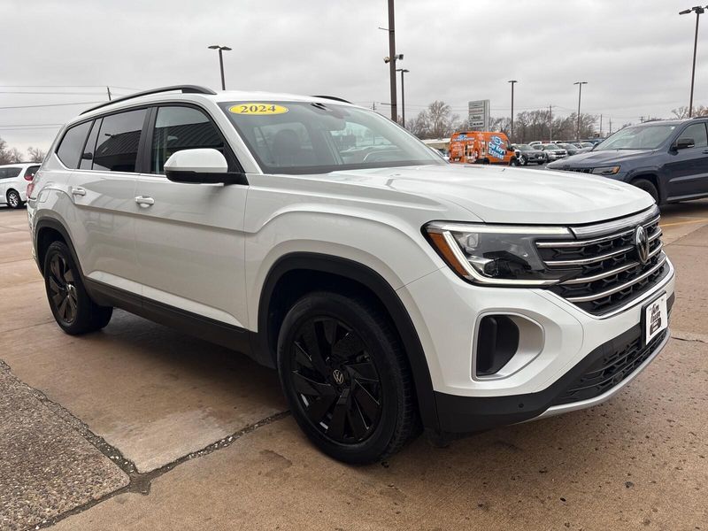 Used 2024 Volkswagen Atlas 2.0T SE w/TechnologyImage 8