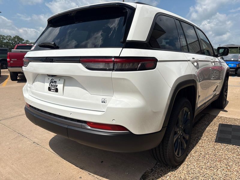 New 2026 Jeep Grand Cherokee 85th Anniversary Edition 4x4Image 10