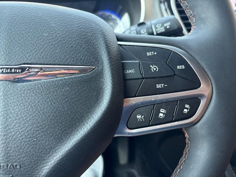 Used 2026 Chrysler Pacifica PinnacleImage 14