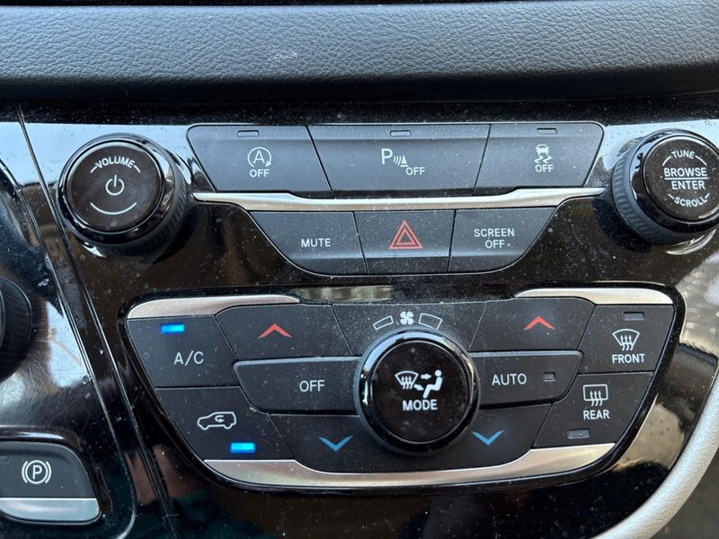 Used 2020 Chrysler Pacifica TouringImage 16