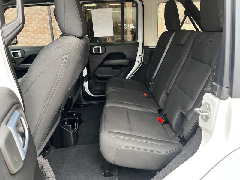 2021 Jeep Wrangler Unlimited SaharaImage 3