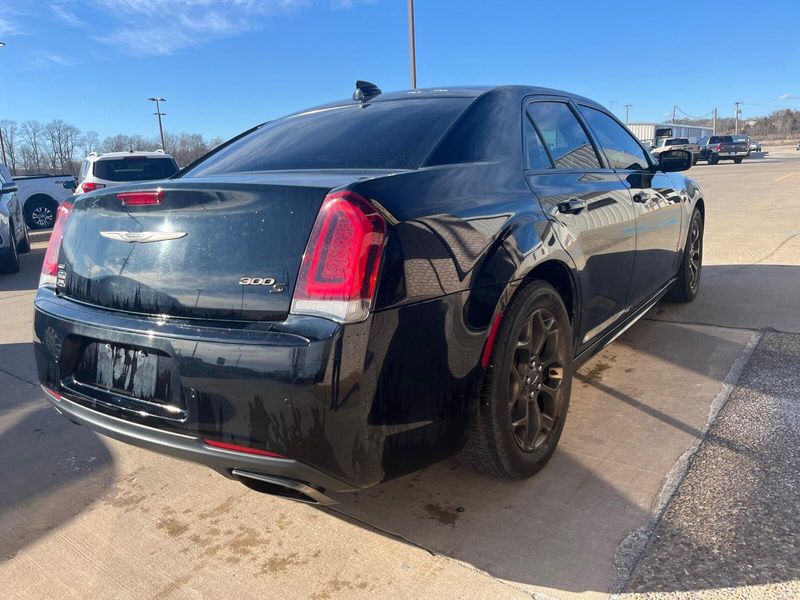 2016 Chrysler 300 300SImage 9