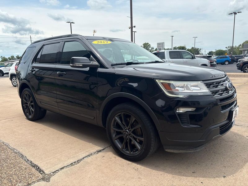 Used 2019 Ford Explorer XLTImage 7