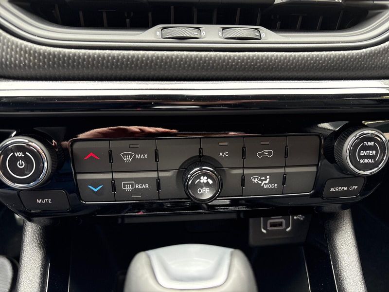 2025 Jeep Compass Latitude 4x4Image 16