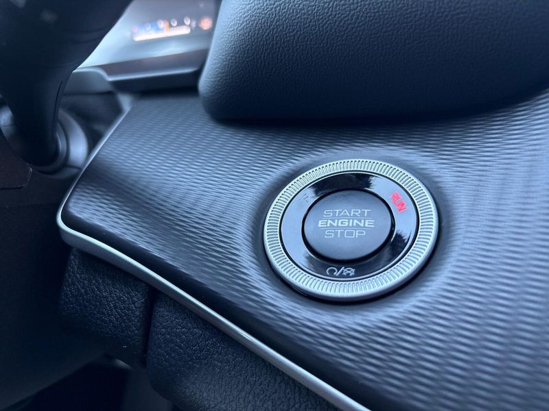 New 2025 Jeep Grand Cherokee L Laredo X 4x4Image 22