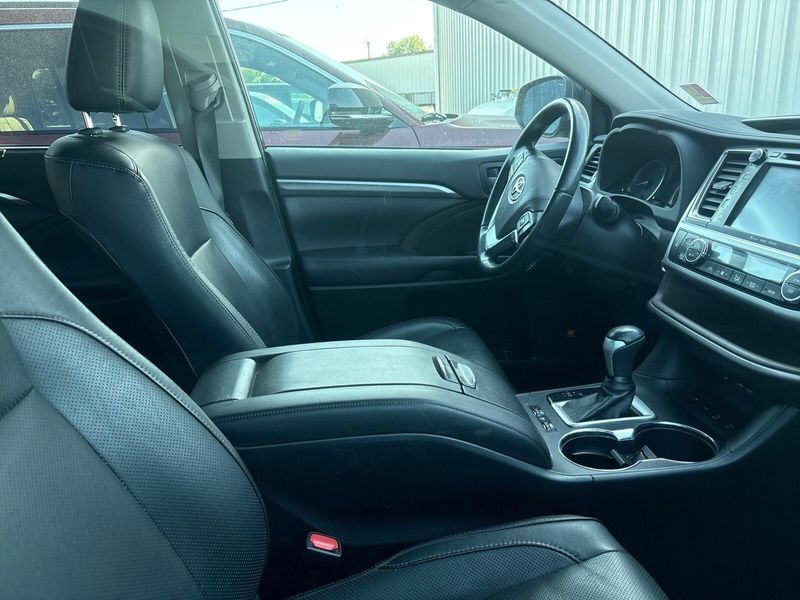 2019 Toyota Highlander Limited photo 4