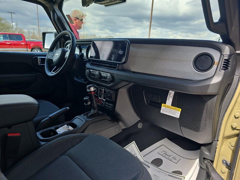 2025 Jeep Wrangler 4-door WillysImage 11