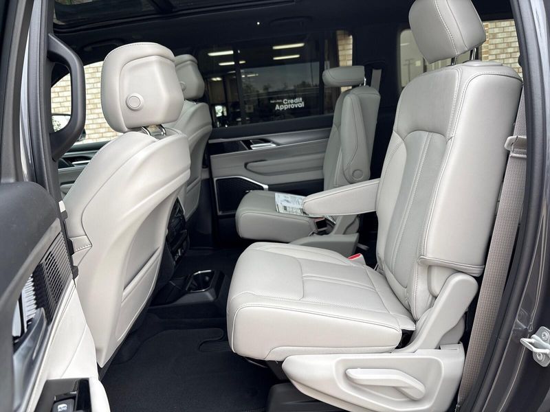 2025 Jeep Wagoneer Series IIImage 4