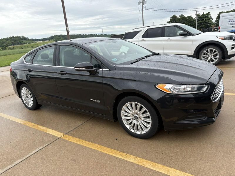 Used 2014 Ford Fusion Hybrid SE HybridImage 10
