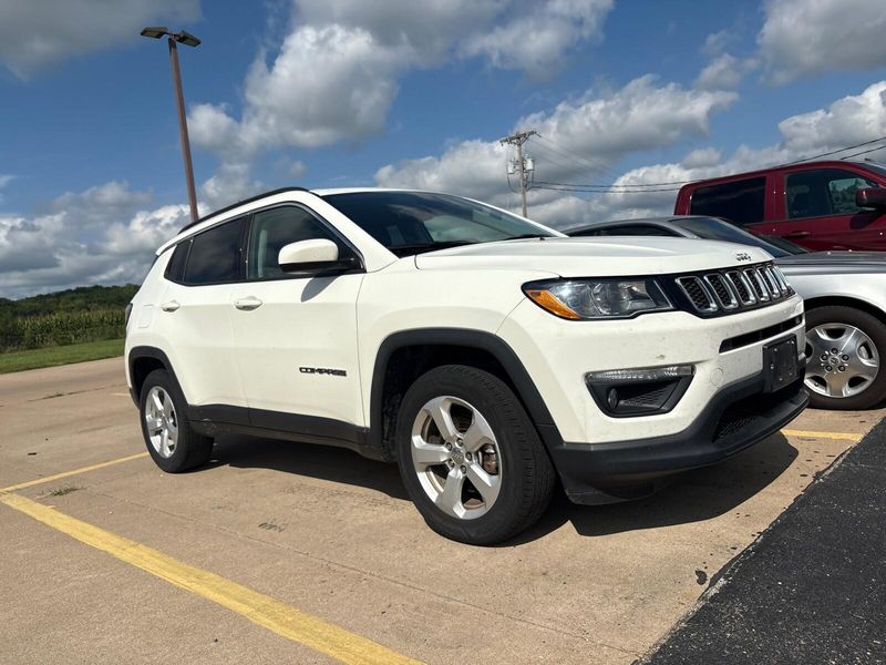 Used 2017 Jeep New Compass LatitudeImage 4