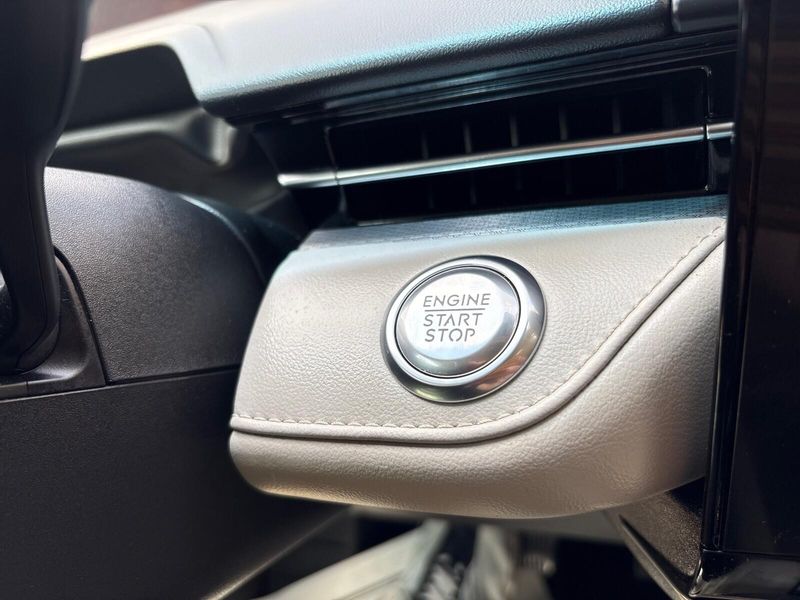 Used 2024 Lincoln Nautilus PremiereImage 16