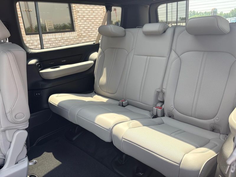 2026 Jeep Grand Wagoneer L Grand Wagoneer L 4x4Image 5