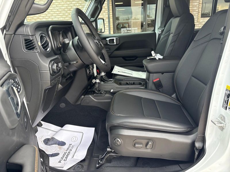 2025 Jeep Wrangler 4-door SaharaImage 3