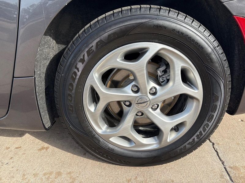 Used 2023 Chrysler Pacifica LimitedImage 13