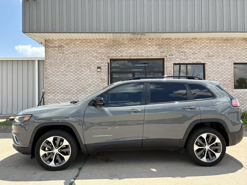 Used 2022 Jeep Cherokee LimitedImage 2