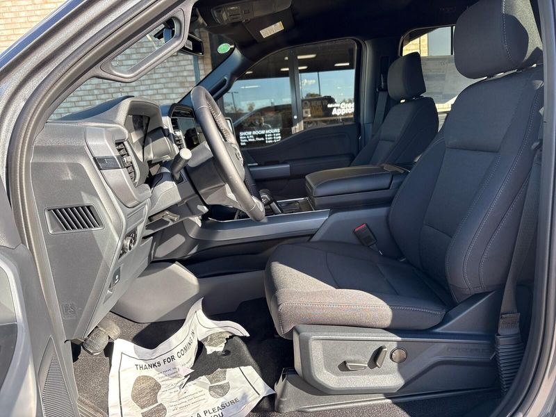 2025 Ford F-150 XLT photo 3