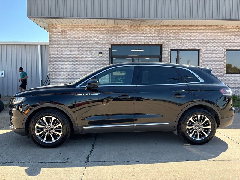 Used 2022 Lincoln Nautilus ReserveImage 2