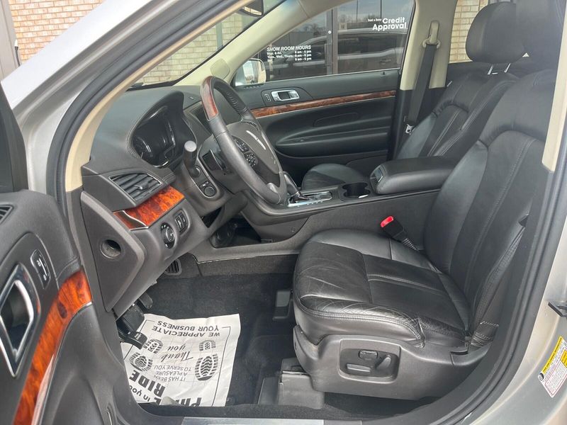 2019 Lincoln MKT ReserveImage 3