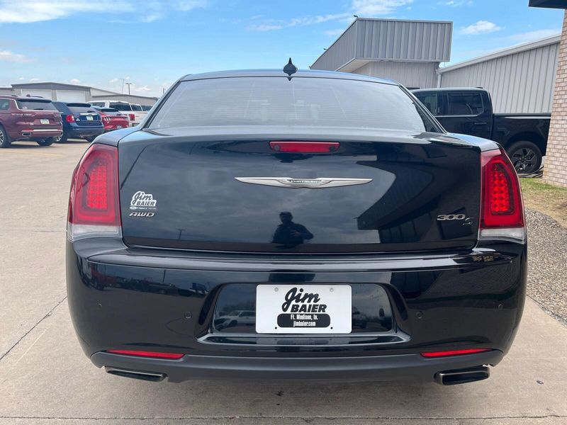 2016 Chrysler 300 300SImage 10