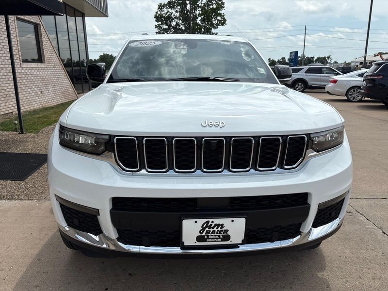 New 2025 Jeep Grand Cherokee L Limited 4x4Image 8
