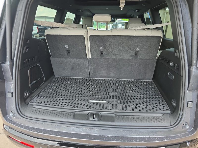 2025 Jeep Wagoneer Overland 4x4Image 17