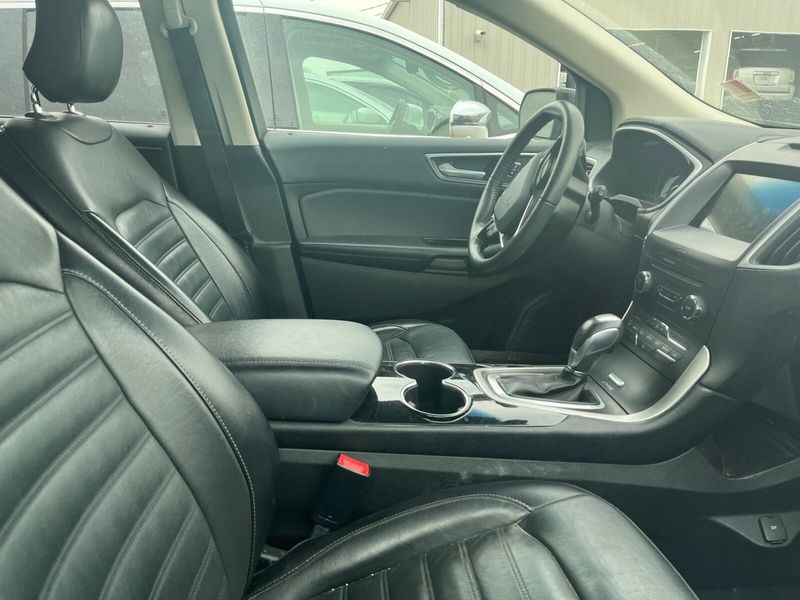 2017 Ford Edge SELImage 3