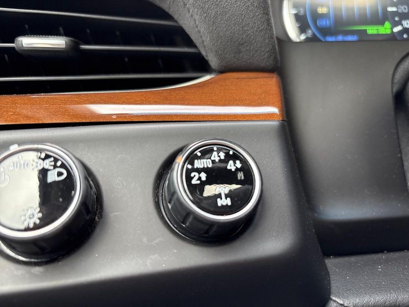 Used 2016 Cadillac Escalade Luxury CollectionImage 19