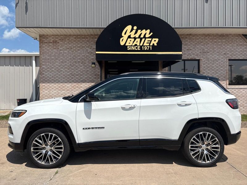 Used 2022 Jeep Compass LimitedImage 2