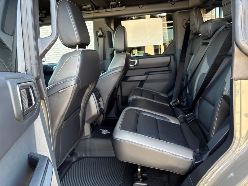 2025 Ford Bronco Outer Banks photo 3