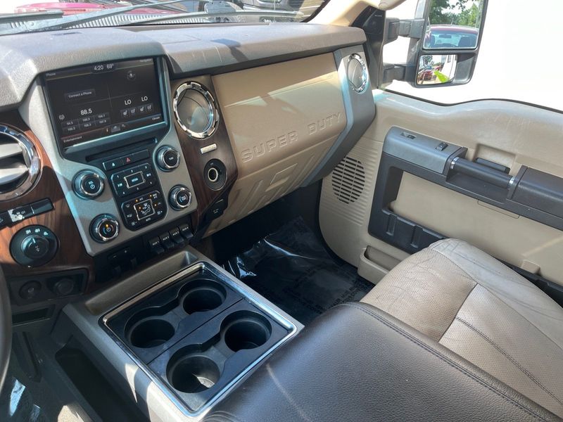 2015 Ford F-250 LariatImage 17