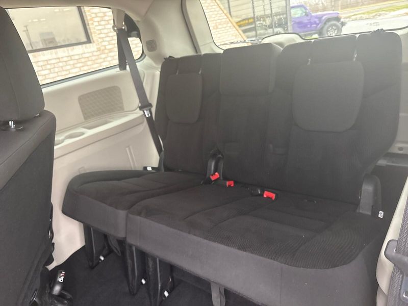 Used 2019 Dodge Grand Caravan SEImage 5