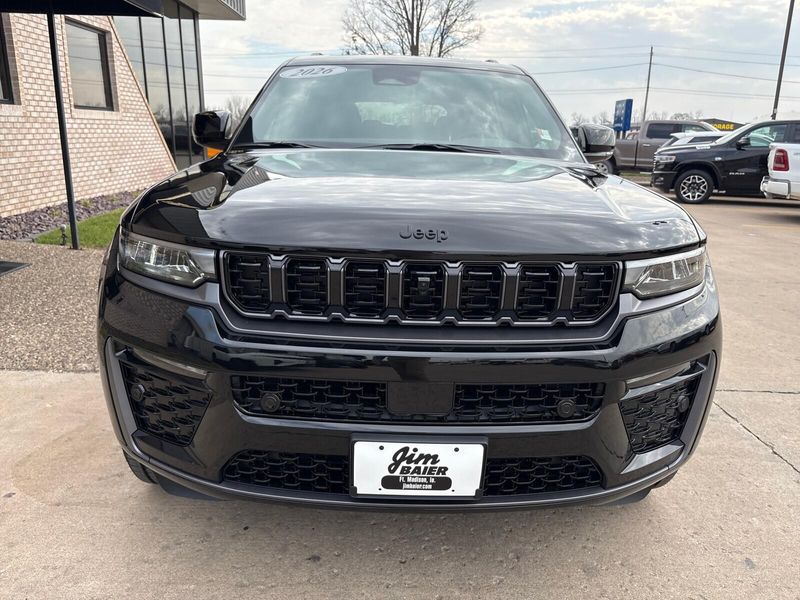New 2026 Jeep Grand Cherokee L Limited Reserve 4x4Image 8