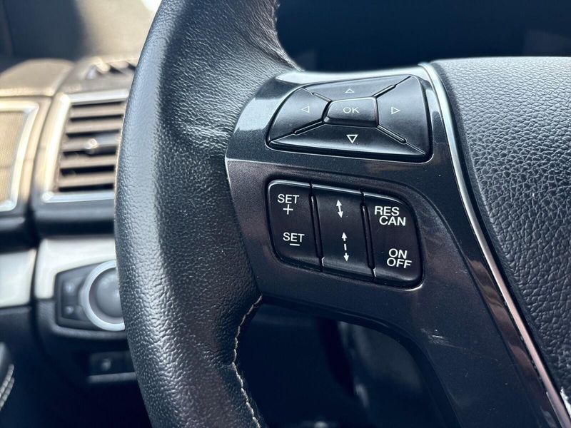 2019 Ford Explorer PlatinumImage 17