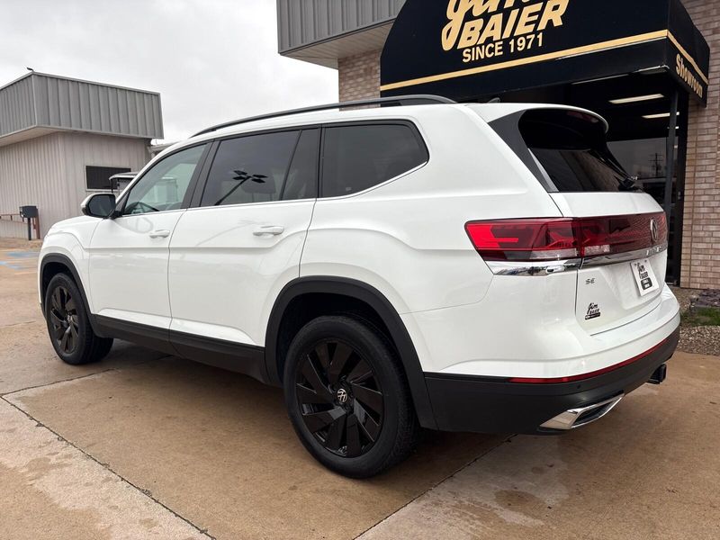 Used 2024 Volkswagen Atlas 2.0T SE w/TechnologyImage 11
