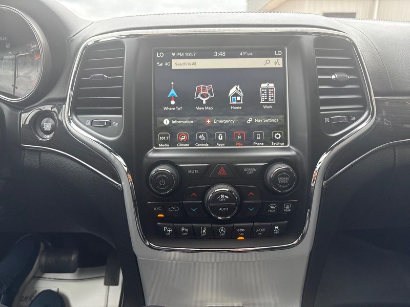 Used 2018 Jeep Grand Cherokee OverlandImage 21