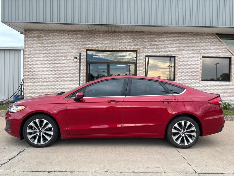 Used 2020 Ford Fusion SEImage 2